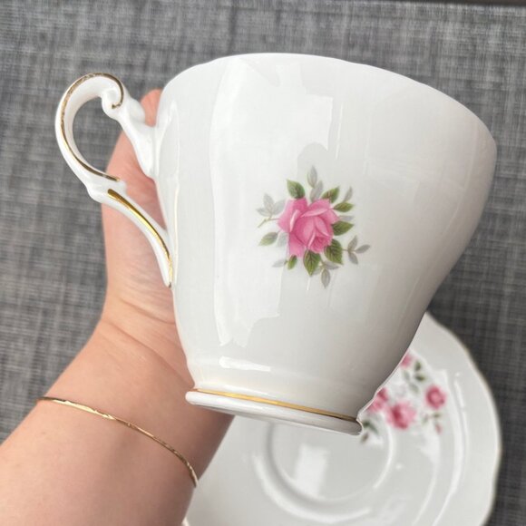 Vintage REGENCY Bone China (England) Pink Roses Tea Cup & Saucer Set, Gold Trim - Picture 7 of 9